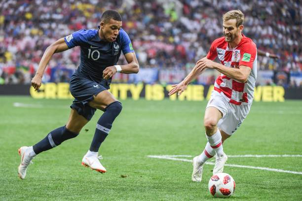 他以接近 他以接近